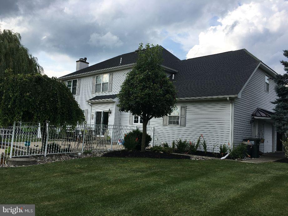 42 Hill Road Warminster, PA 18974 - Photo 6 of 44 a house view with a garden space
