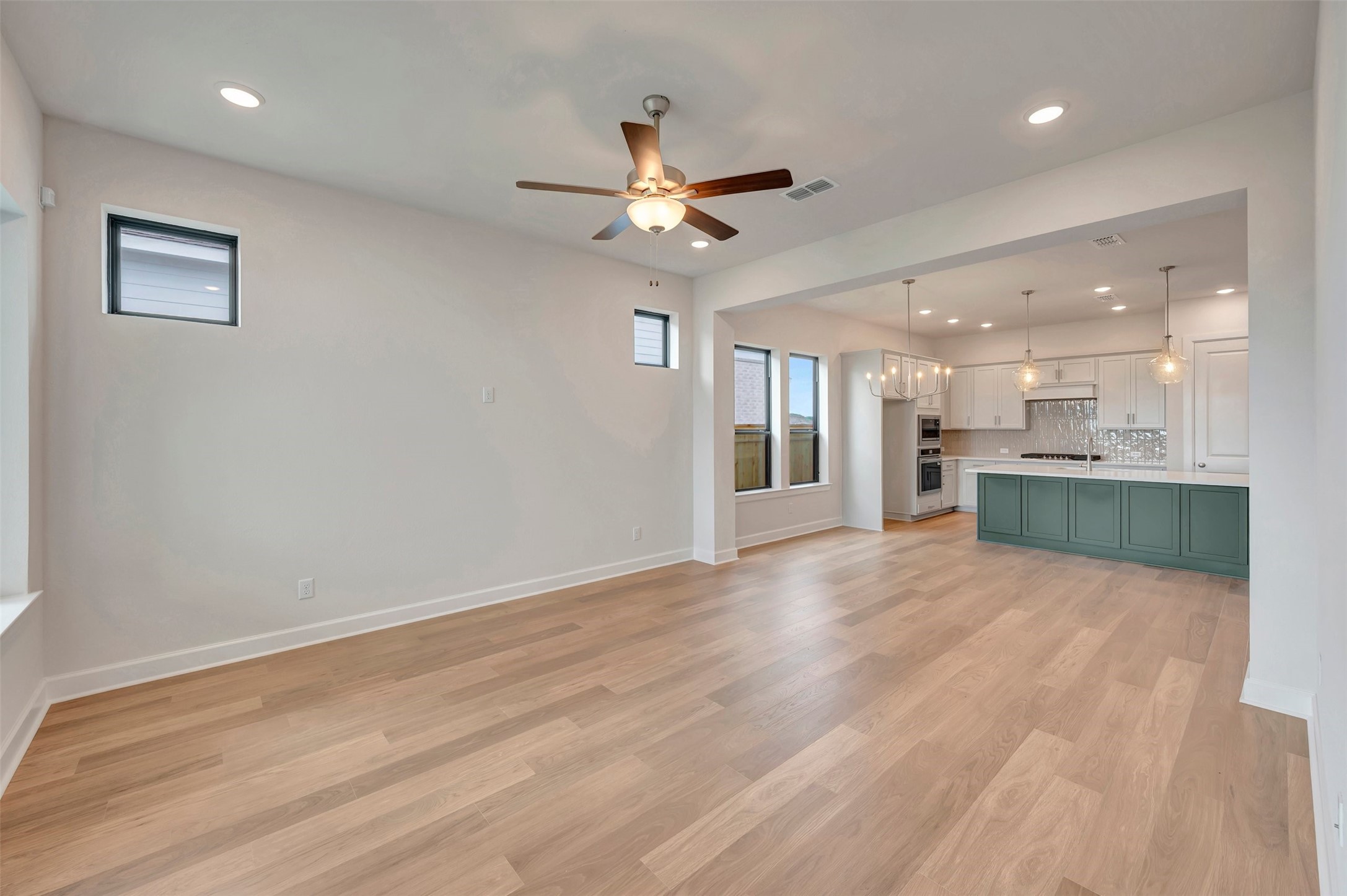 2718 Cottage Place Rosharon, TX 77583 - Photo 27 of 50 a view of an empty room with a ceiling fan