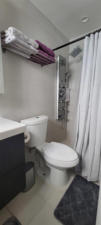 4154 Southwest 49th Street Dania Beach, FL 33314 - Photo 23 of 30 a bathroom with a toilet a sink and a shower
