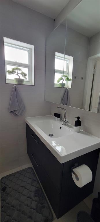 4154 Southwest 49th Street Dania Beach, FL 33314 - Photo 7 of 30 a bathroom with a sink and a mirror