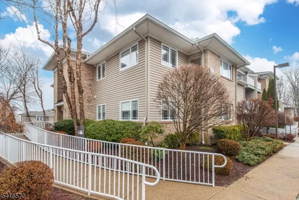 $349,000 | 36 Wilshire Terrace, Unit 36, Kinnelon, NJ 07405