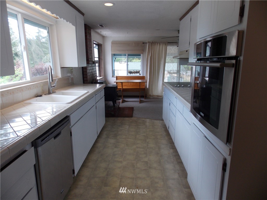 7127 Mullen Road Southeast Olympia, WA 98503 - Photo 11 of 23