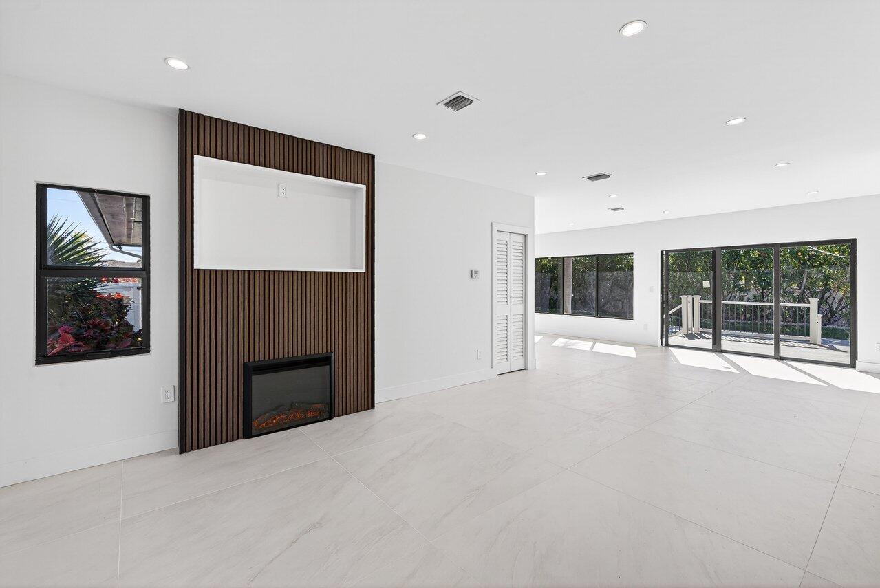 1004 Avon Road West Palm Beach, FL 33401 - Photo 12 of 45 025-1004AvonRoad-WestPalmBeach-FL-33401-