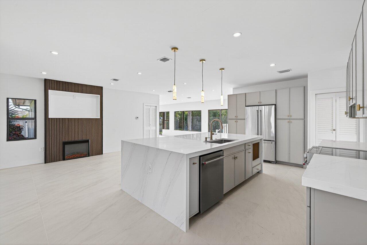 1004 Avon Road West Palm Beach, FL 33401 - Photo 14 of 45 033-1004AvonRoad-WestPalmBeach-FL-33401-