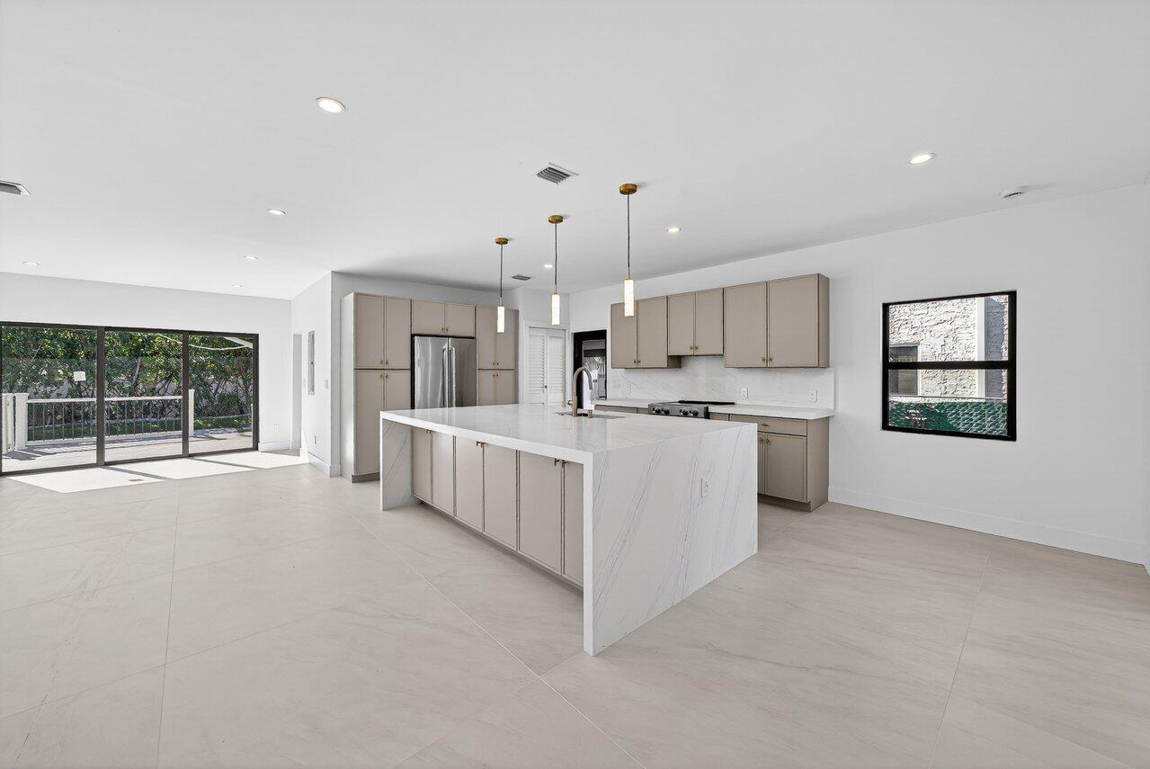 1004 Avon Road West Palm Beach, FL 33401 - Photo 15 of 45 032-1004AvonRoad-WestPalmBeach-FL-33401-