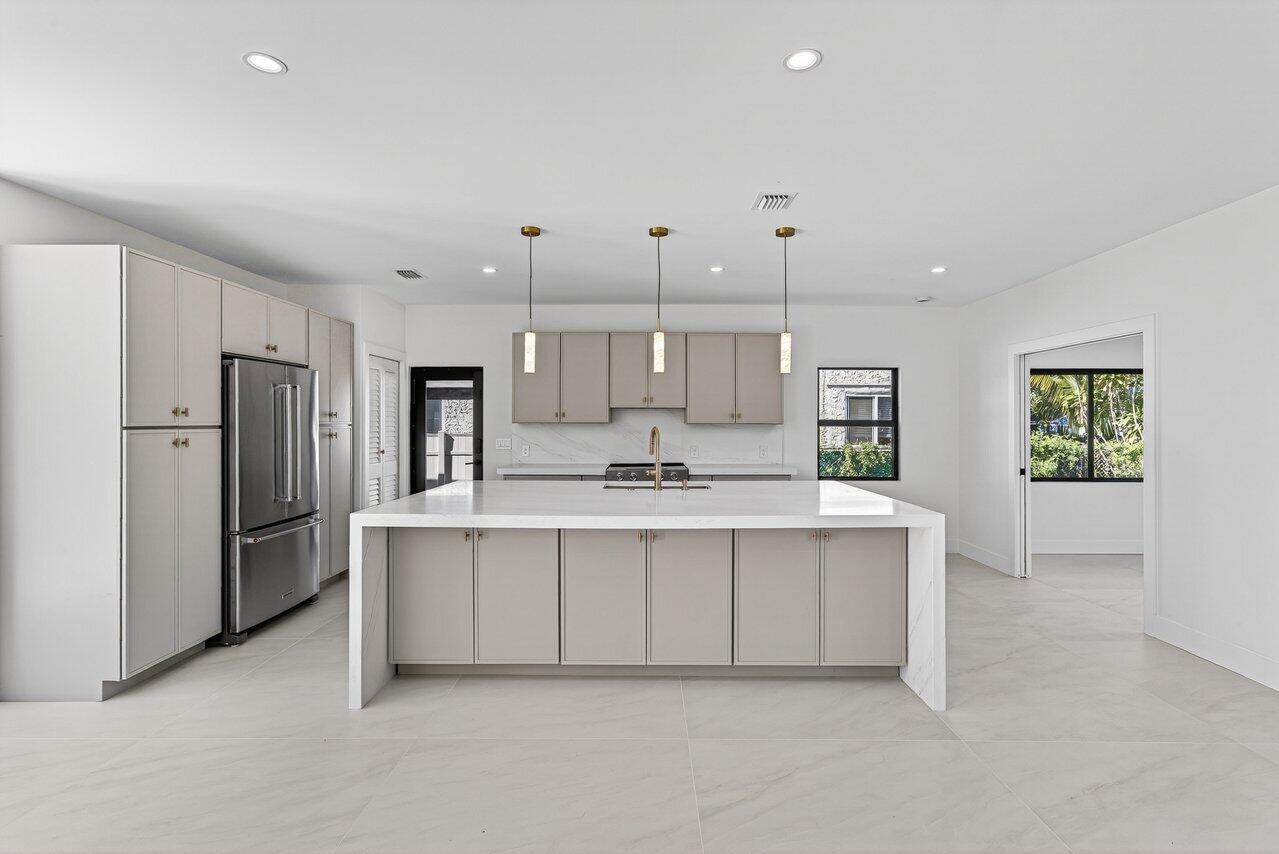 1004 Avon Road West Palm Beach, FL 33401 - Photo 16 of 45 031-1004AvonRoad-WestPalmBeach-FL-33401-