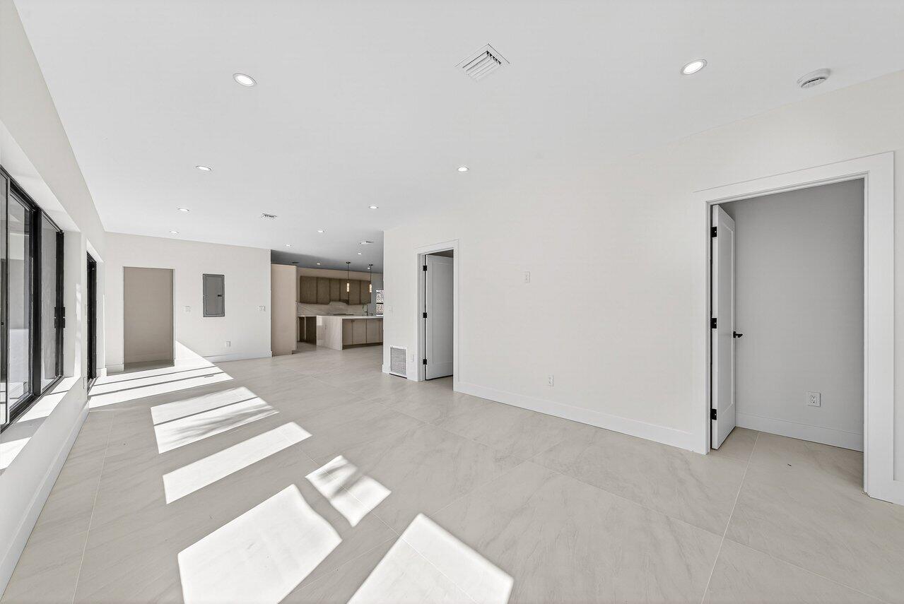 1004 Avon Road West Palm Beach, FL 33401 - Photo 20 of 45 029-1004AvonRoad-WestPalmBeach-FL-33401-