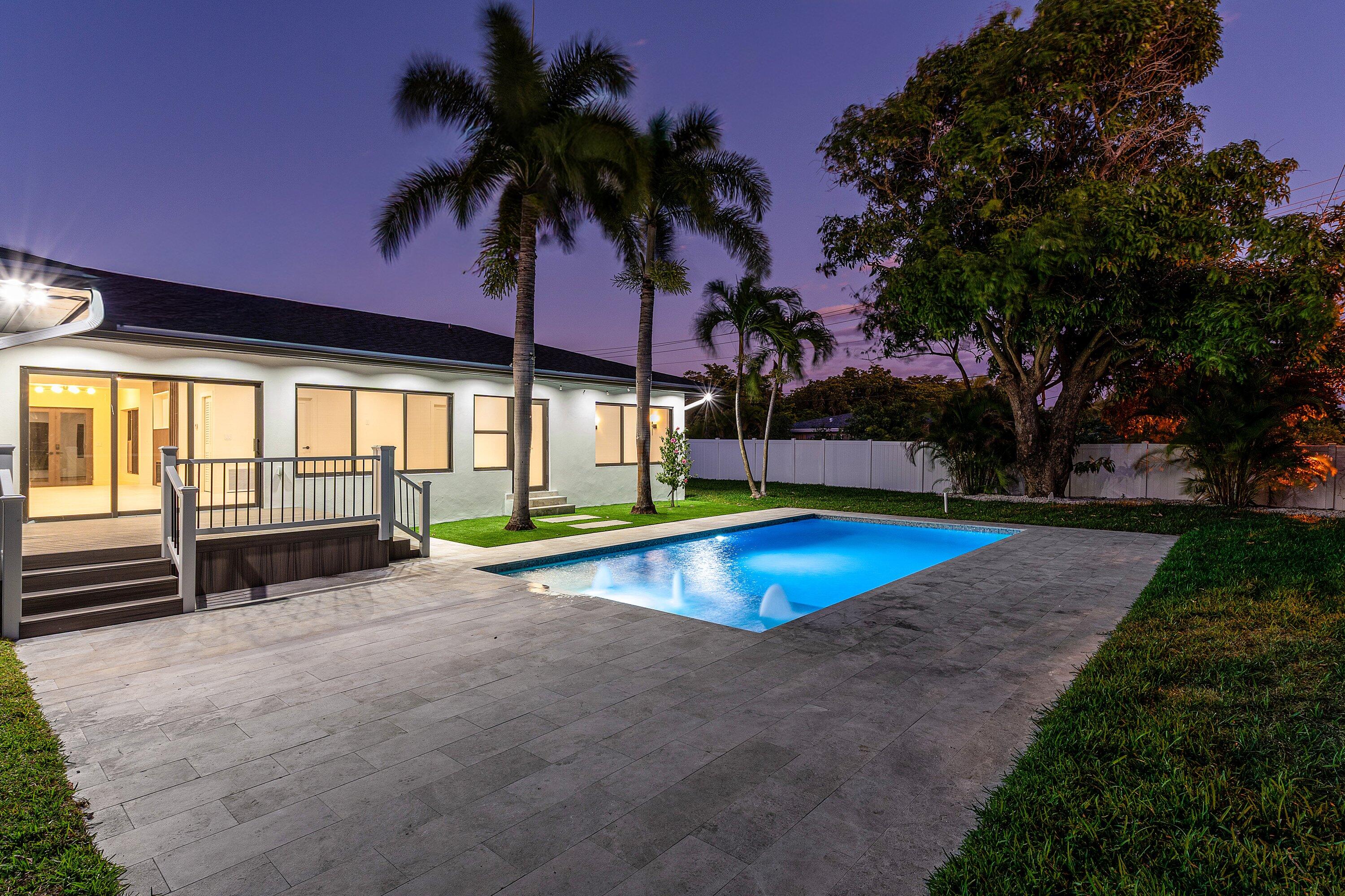 1004 Avon Road West Palm Beach, FL 33401 - Photo 3 of 45 056-1004AvonRoad-WestPalmBeach-FL-33401-