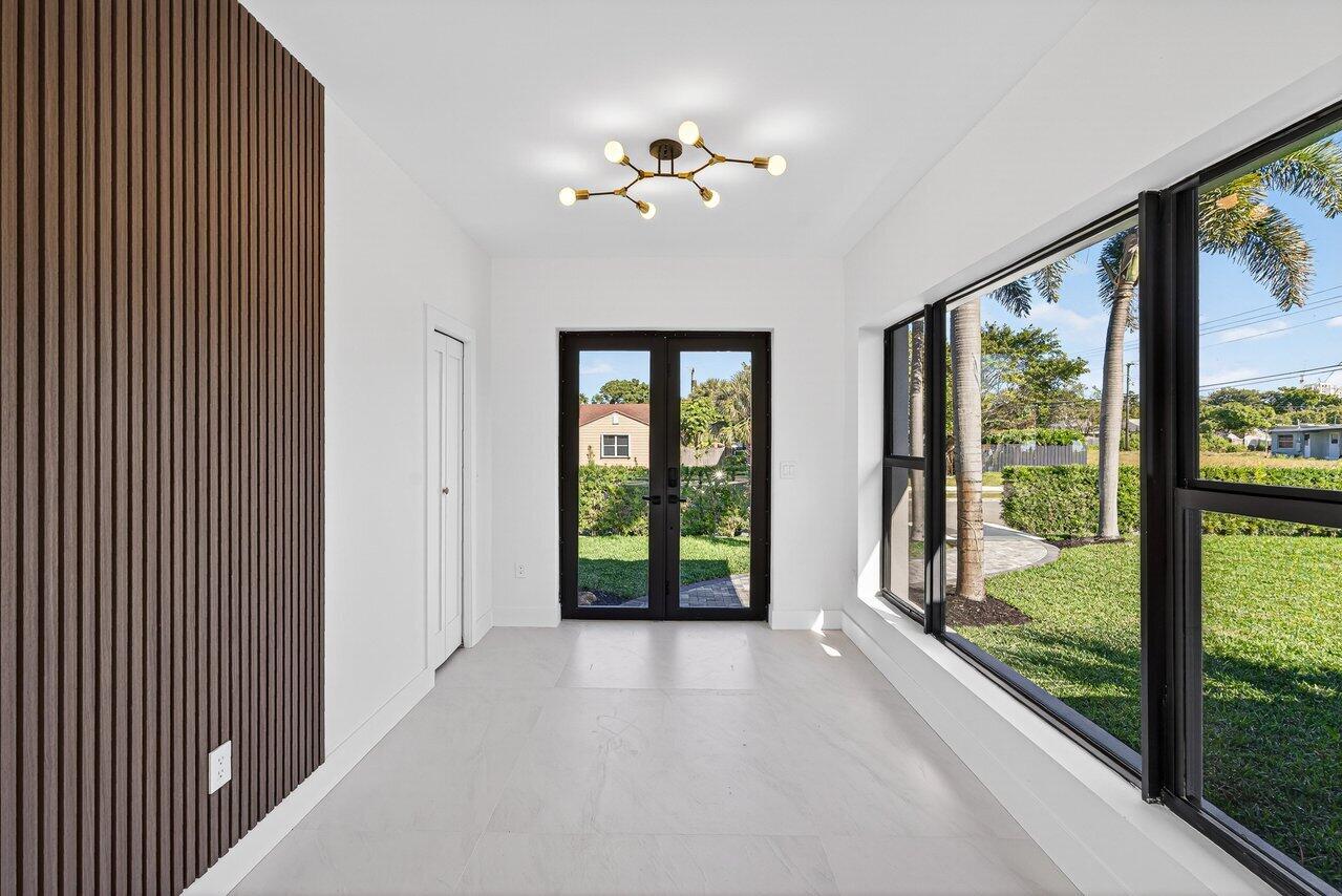 1004 Avon Road West Palm Beach, FL 33401 - Photo 8 of 45 023-1004AvonRoad-WestPalmBeach-FL-33401-