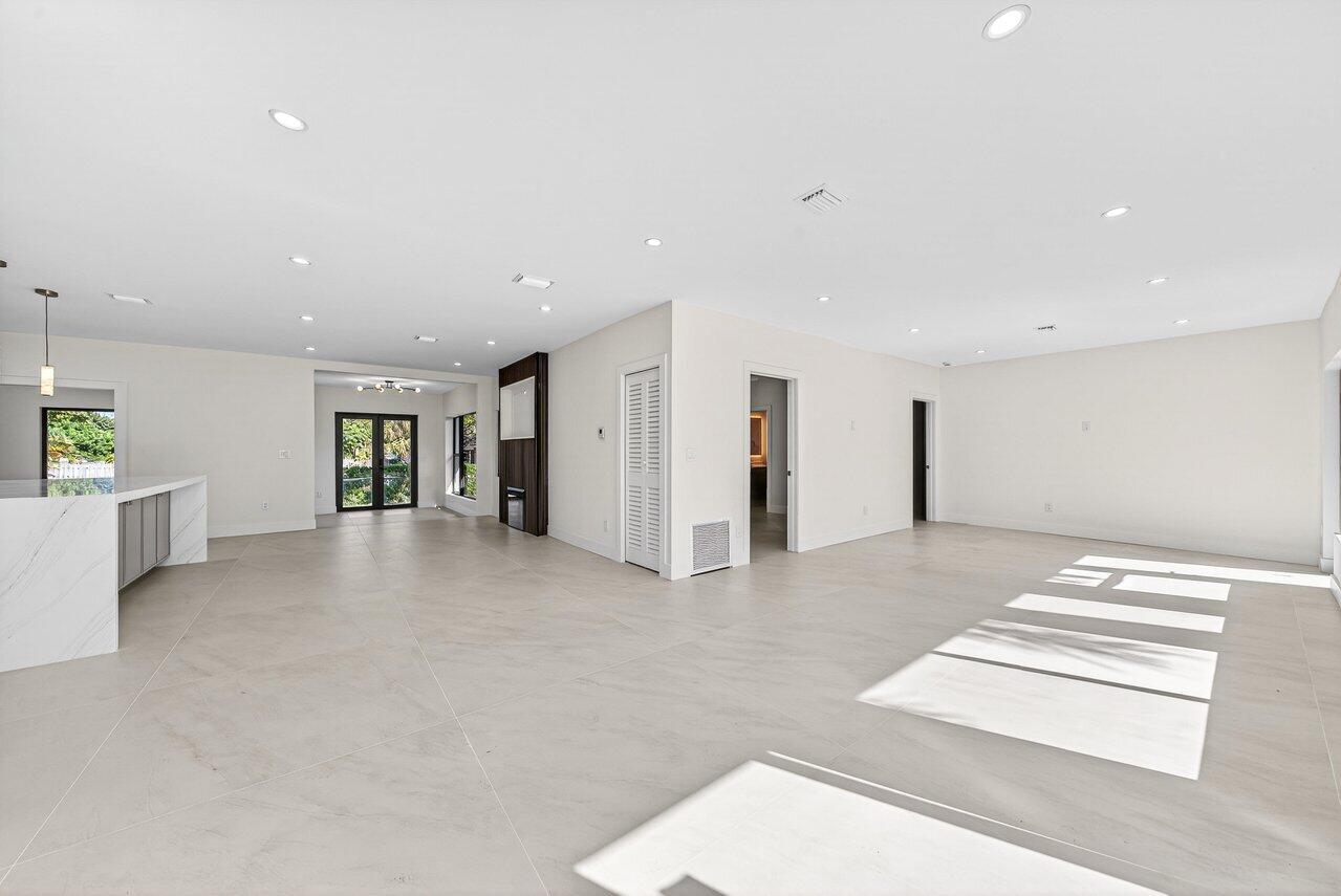 1004 Avon Road West Palm Beach, FL 33401 - Photo 10 of 45 028-1004AvonRoad-WestPalmBeach-FL-33401-