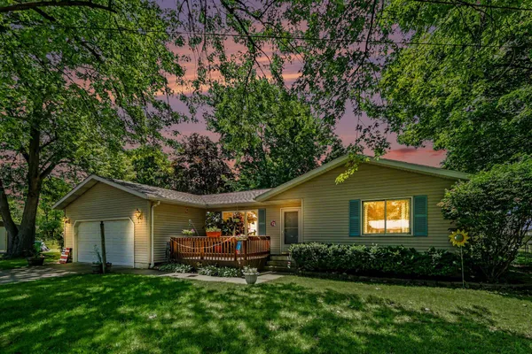 $262,900 | 202 East Vermont Avenue, White Pigeon, MI 49099