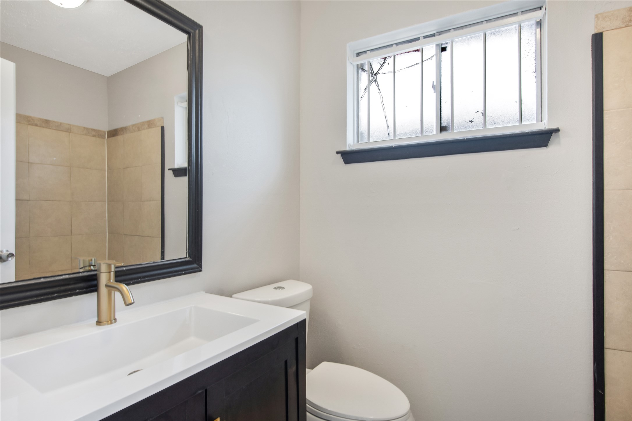 11710 Old Telegraph Road Houston, TX 77067 - Photo 20 of 24 Primary bathtub