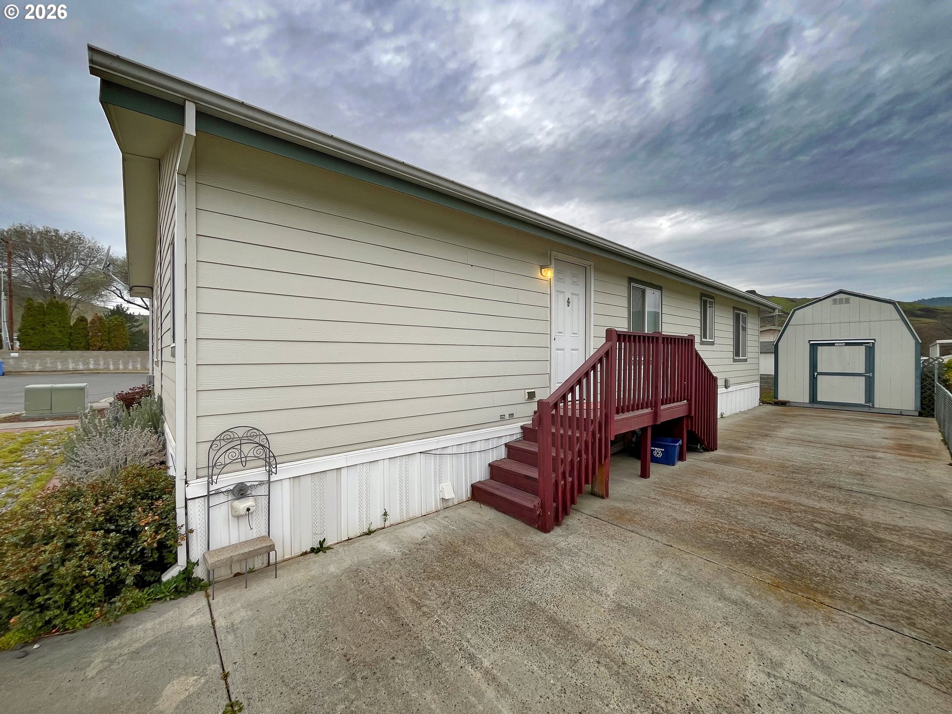 755 Division Street, Unit 322 The Dalles, OR 97058 - Photo 13 of 14 a view of backyard of house