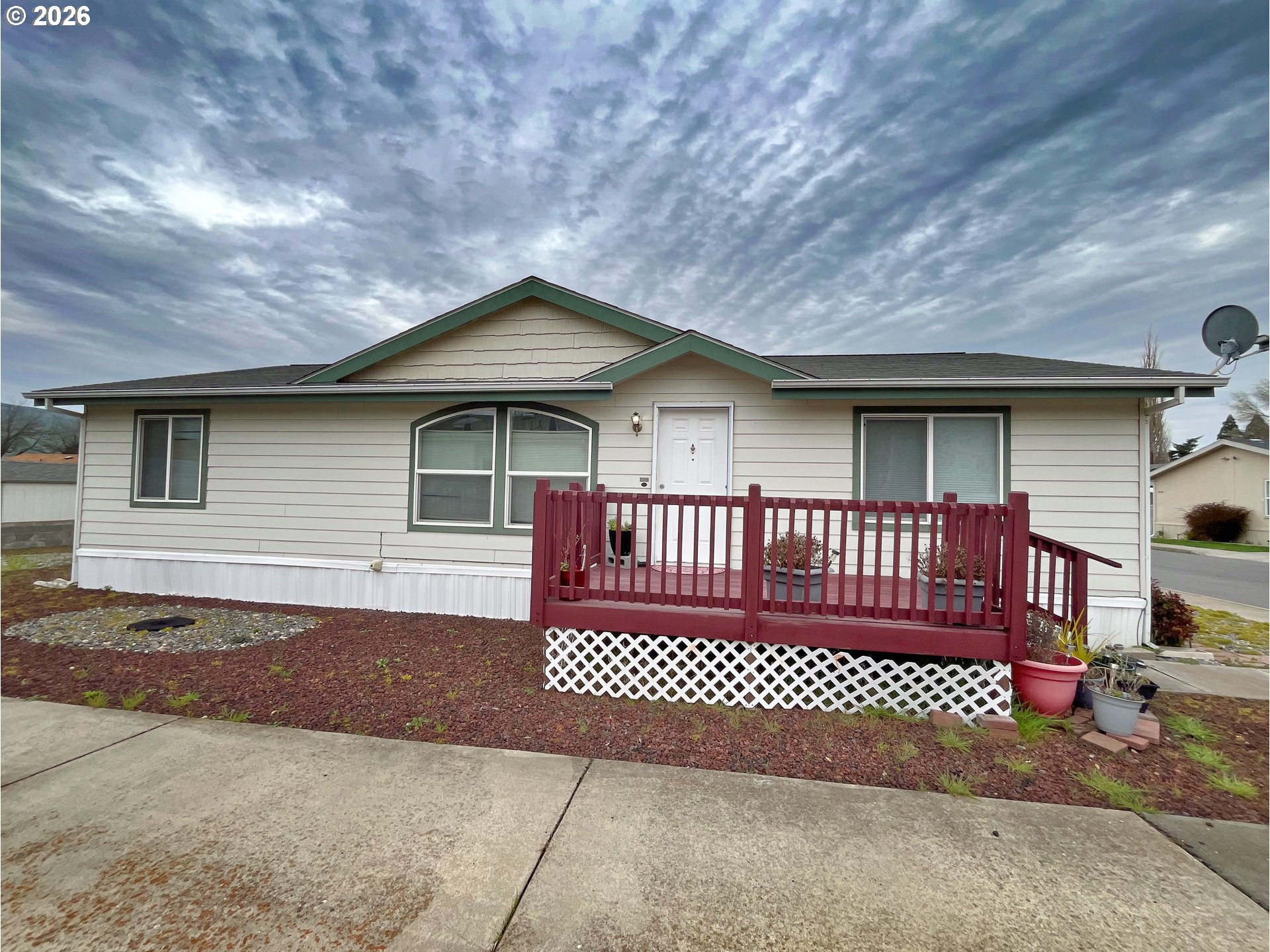 755 Division Street, Unit 322 The Dalles, OR 97058 - Photo 2 of 14 a front view of a house