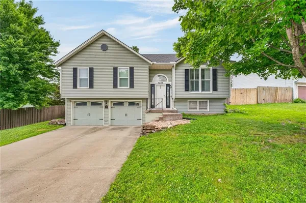 $350,000 | 7933 North Wyoming Court, Kansas City, MO 64118