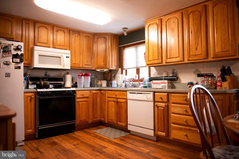 7356 Hiola Road Philadelphia, PA 19128 - Photo 2 of 13