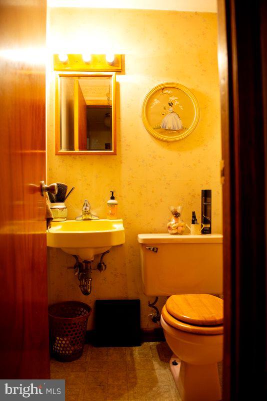 7356 Hiola Road Philadelphia, PA 19128 - Photo 6 of 13 Half bath