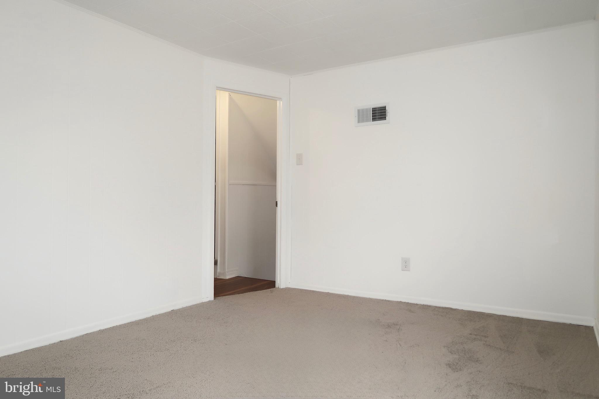 750 Oatman Street York, PA 17404 - Photo 19 of 33 an empty room with an entryway