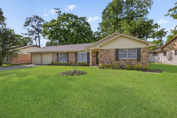 $275,000 | 202 Oak Hollow Street, Conroe, TX 77301