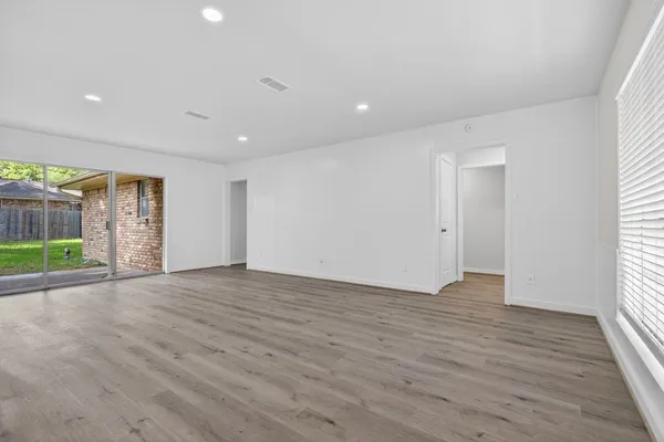 $275,000 | 202 Oak Hollow Street, Conroe, TX 77301
