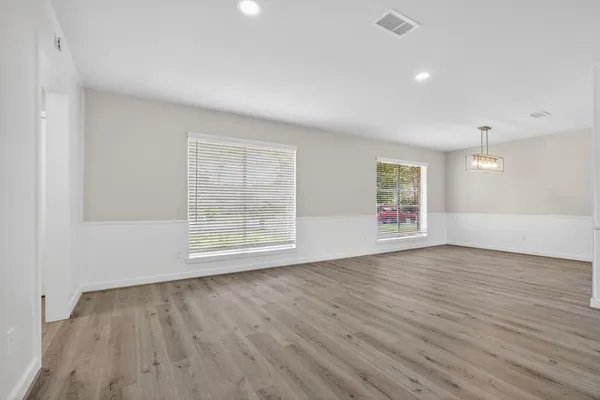 $275,000 | 202 Oak Hollow Street, Conroe, TX 77301