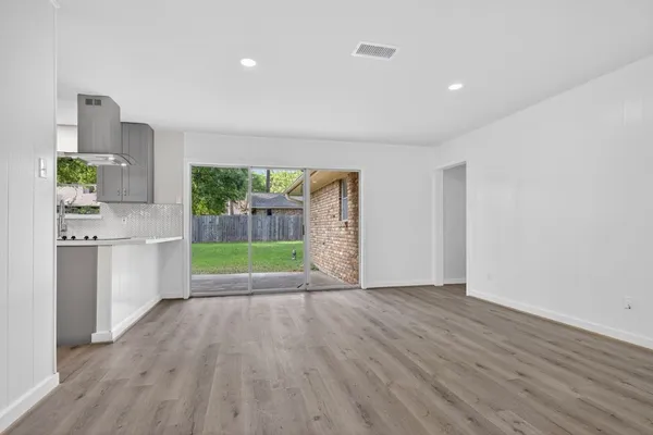 $275,000 | 202 Oak Hollow Street, Conroe, TX 77301