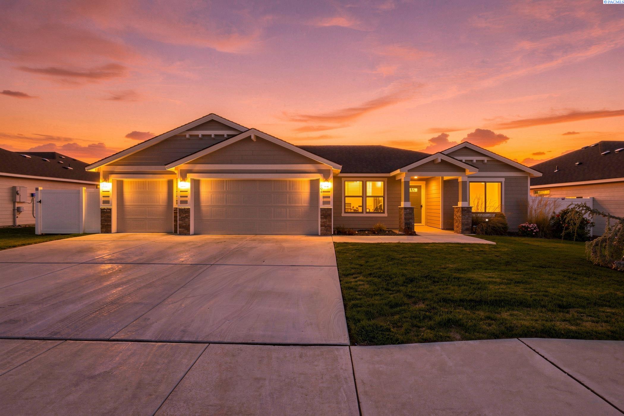 504 Lizzy Lane Grandview, WA 98930 - Photo 1 of 38 Gallery Image 1