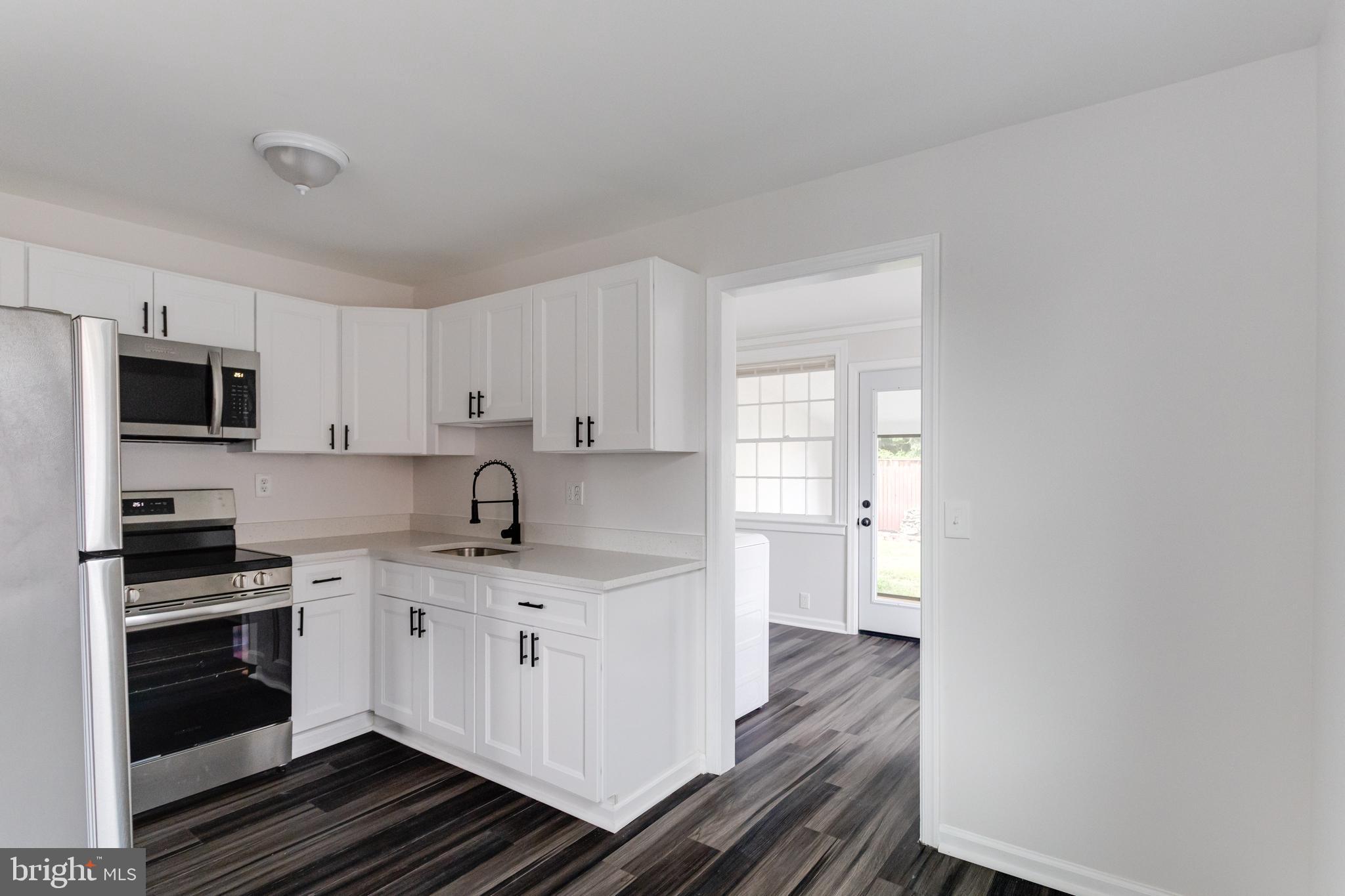 8204 Longpoint Road Dundalk, MD 21222 - Photo 11 of 60