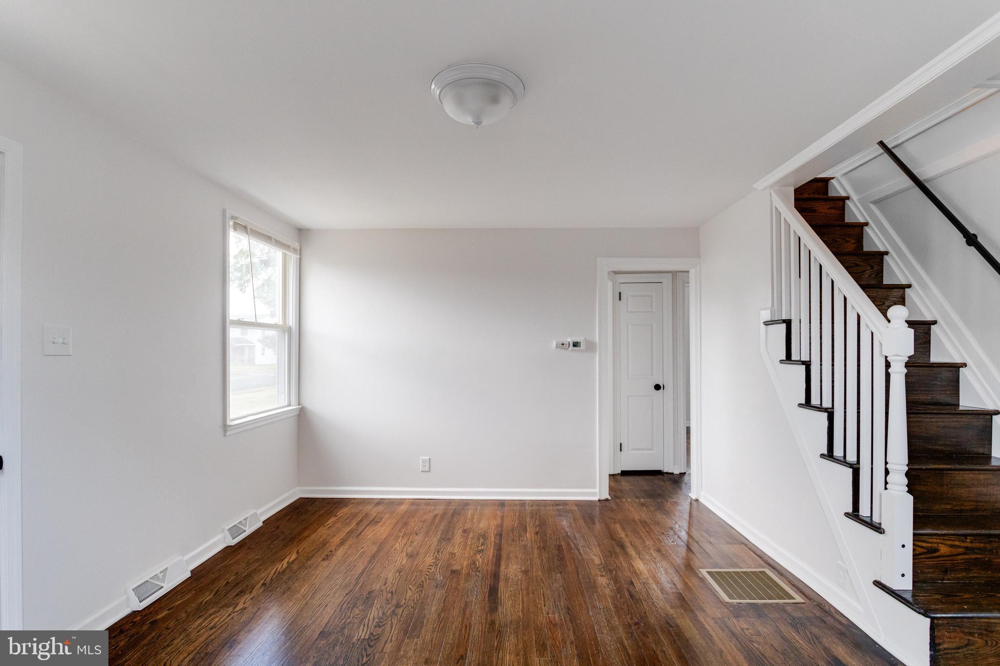 8204 Longpoint Road Dundalk, MD 21222 - Photo 5 of 60