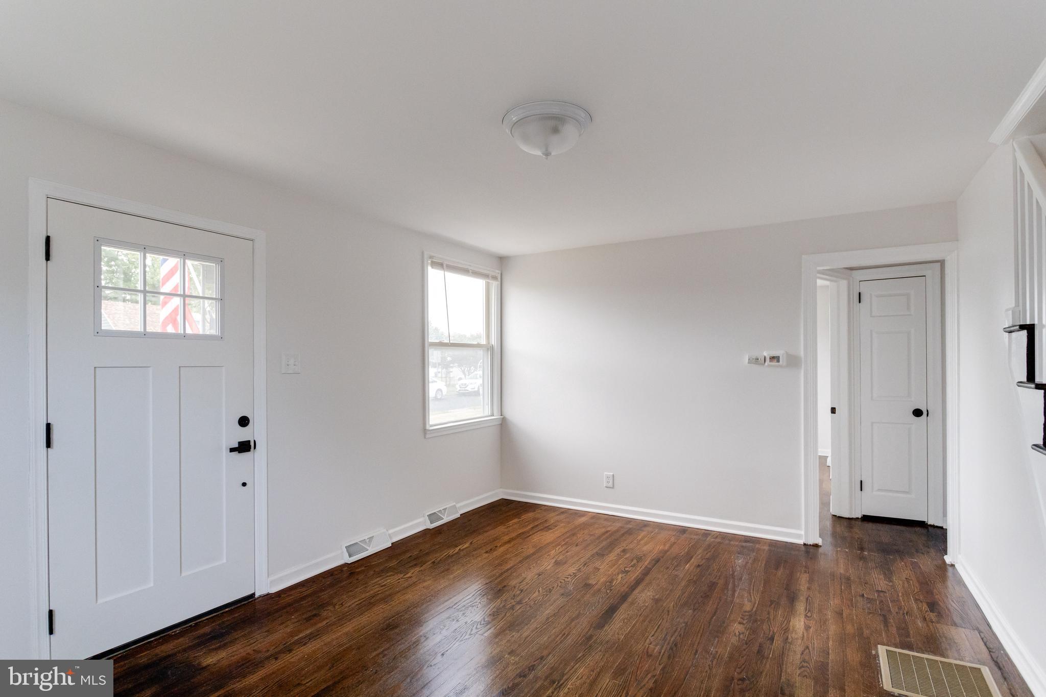 8204 Longpoint Road Dundalk, MD 21222 - Photo 6 of 60