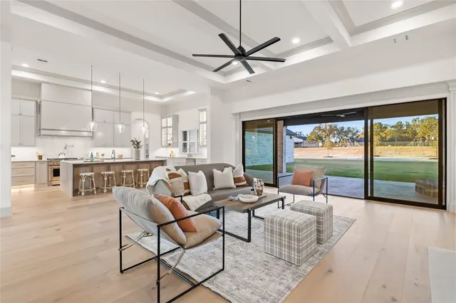 $1,449,900 | 724 Cooper Trail, Weatherford, TX 76087