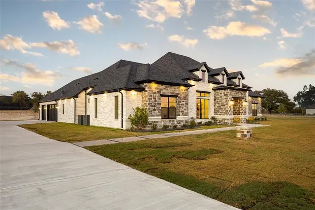 $1,449,900 | 724 Cooper Trail, Weatherford, TX 76087