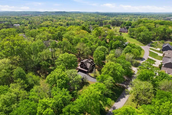 $749,900 | 2105 Alpine Drive, Columbia, TN 38401