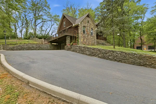 $749,900 | 2105 Alpine Drive, Columbia, TN 38401