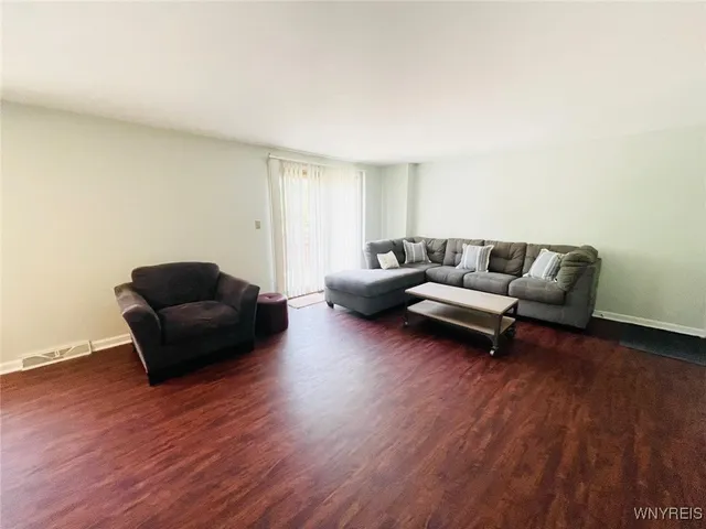 $129,900 | 110 Charter Oaks Drive, Unit 3, Amherst, NY 14228