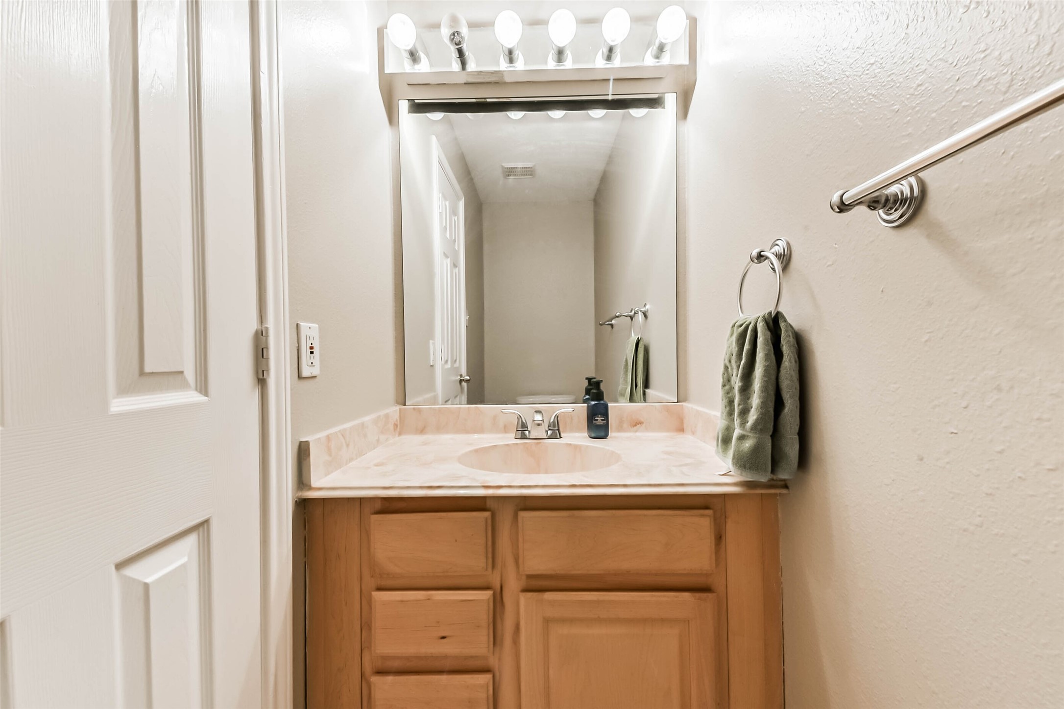 11550 Burdine 402 Road, Unit 402 Houston, TX 77035 - Photo 13 of 27