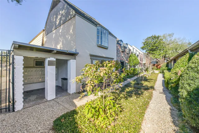 $1,550 | 11550 Burdine 402 Road, Unit 402, Houston, TX 77035