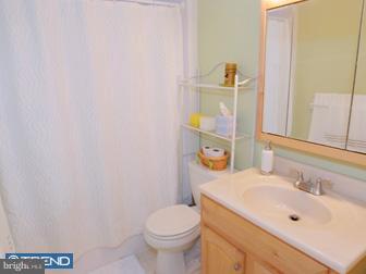 1990 Carter Road Folcroft, PA 19032 - Photo 8 of 12 Bathroom