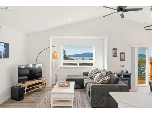 $525,000 | 806 Salmonberry Court, Garibaldi, OR 97118