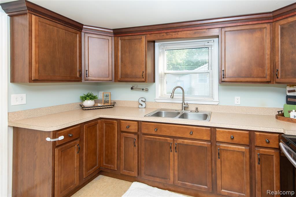 4034 North Genesee Road Flint, MI 48506 - Photo 12 of 36
