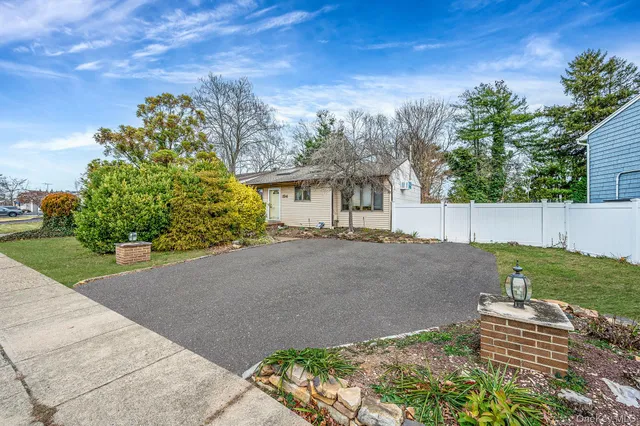 $749,000 | 194 Central Park Road, Plainview, NY 11803