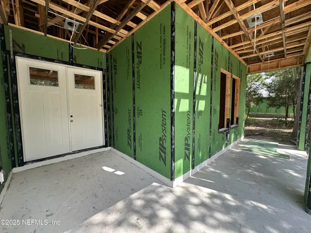 a picture of a wall with white wall and white walls