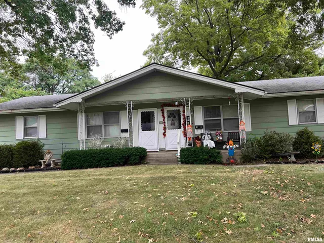 $155,000 | 18 Westfair Drive, Unit A & B, Jacksonville, IL 62650