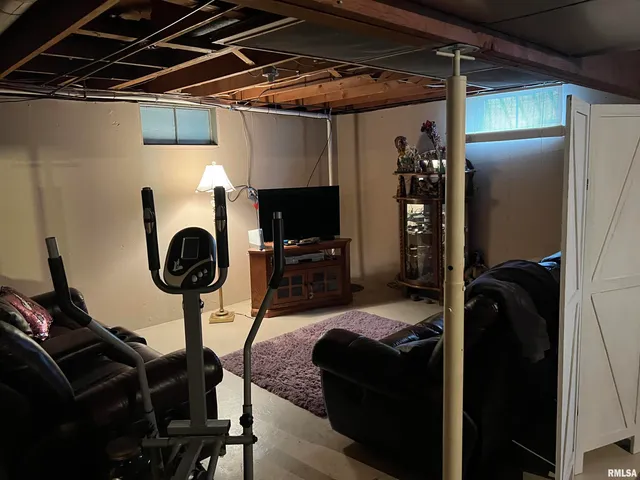 $155,000 | 18 Westfair Drive, Unit A & B, Jacksonville, IL 62650