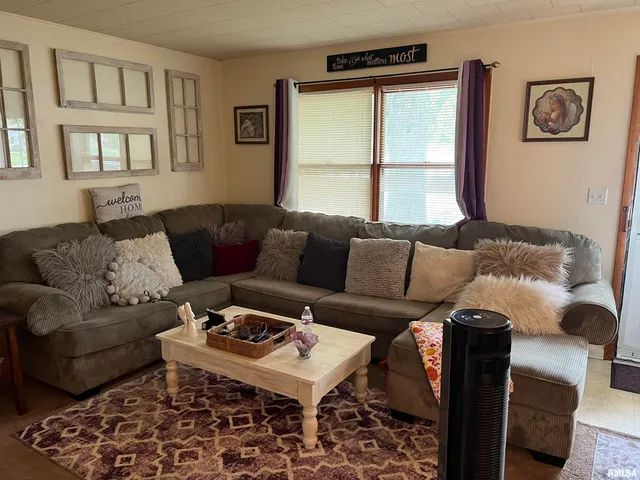 $155,000 | 18 Westfair Drive, Unit A & B, Jacksonville, IL 62650