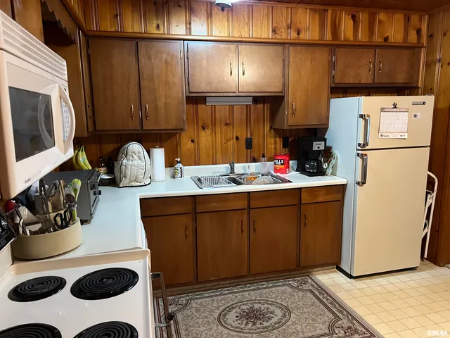 $155,000 | 18 Westfair Drive, Unit A & B, Jacksonville, IL 62650
