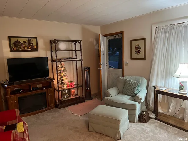 $155,000 | 18 Westfair Drive, Unit A & B, Jacksonville, IL 62650