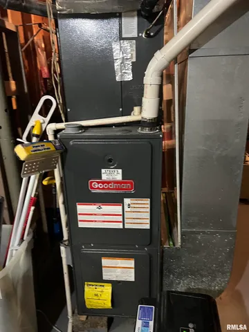 $155,000 | 18 Westfair Drive, Unit A & B, Jacksonville, IL 62650