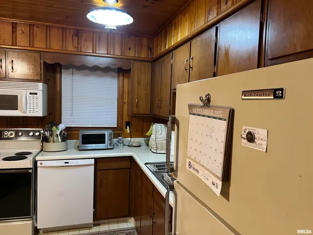 $155,000 | 18 Westfair Drive, Unit A & B, Jacksonville, IL 62650