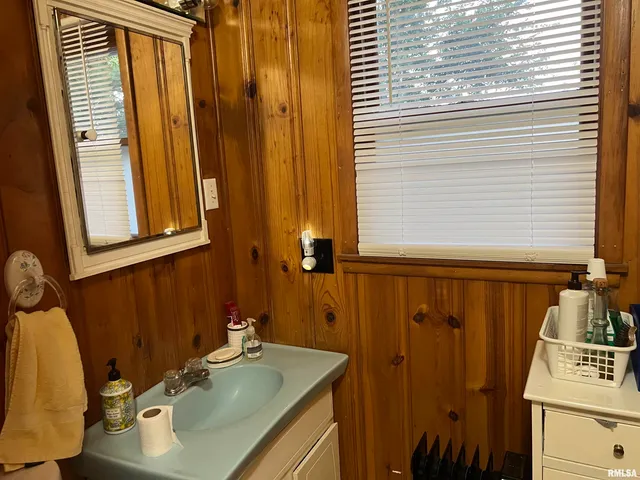 $155,000 | 18 Westfair Drive, Unit A & B, Jacksonville, IL 62650